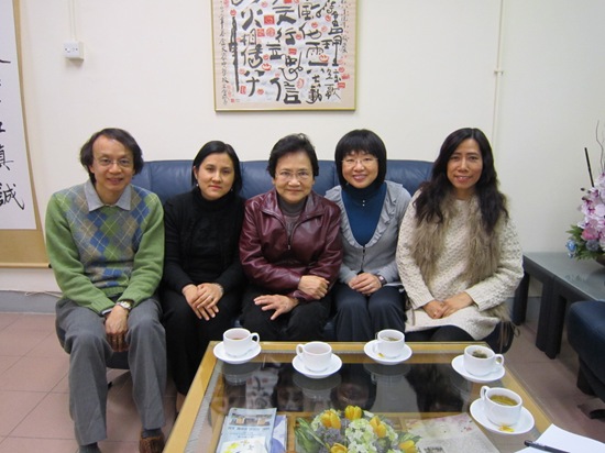 移居加拿大劉淑德老師於2012年2月7日探訪學校。